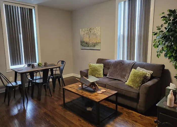 Modern Style And Comfort Near Uc
