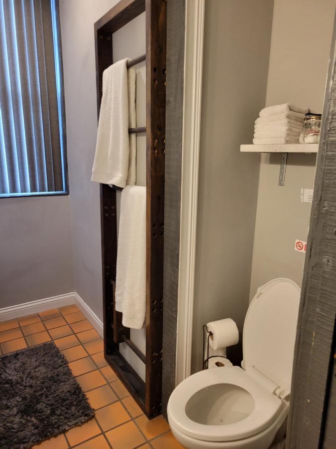 Modern Style And Comfort Near Uc
