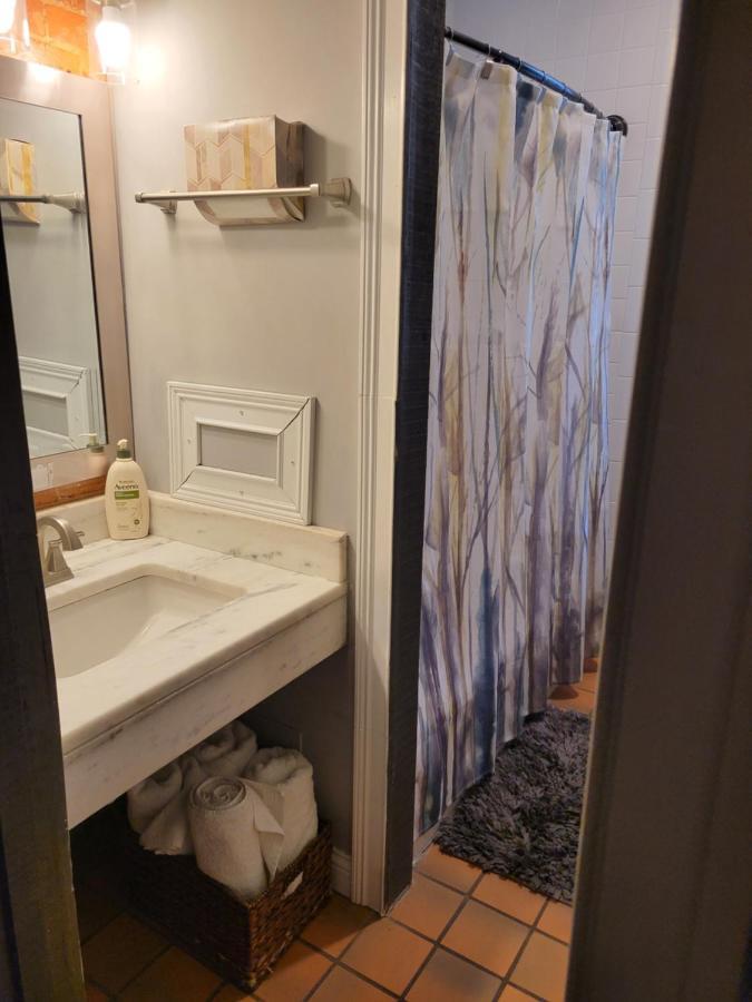 Modern Style And Comfort Near Uc Apartment